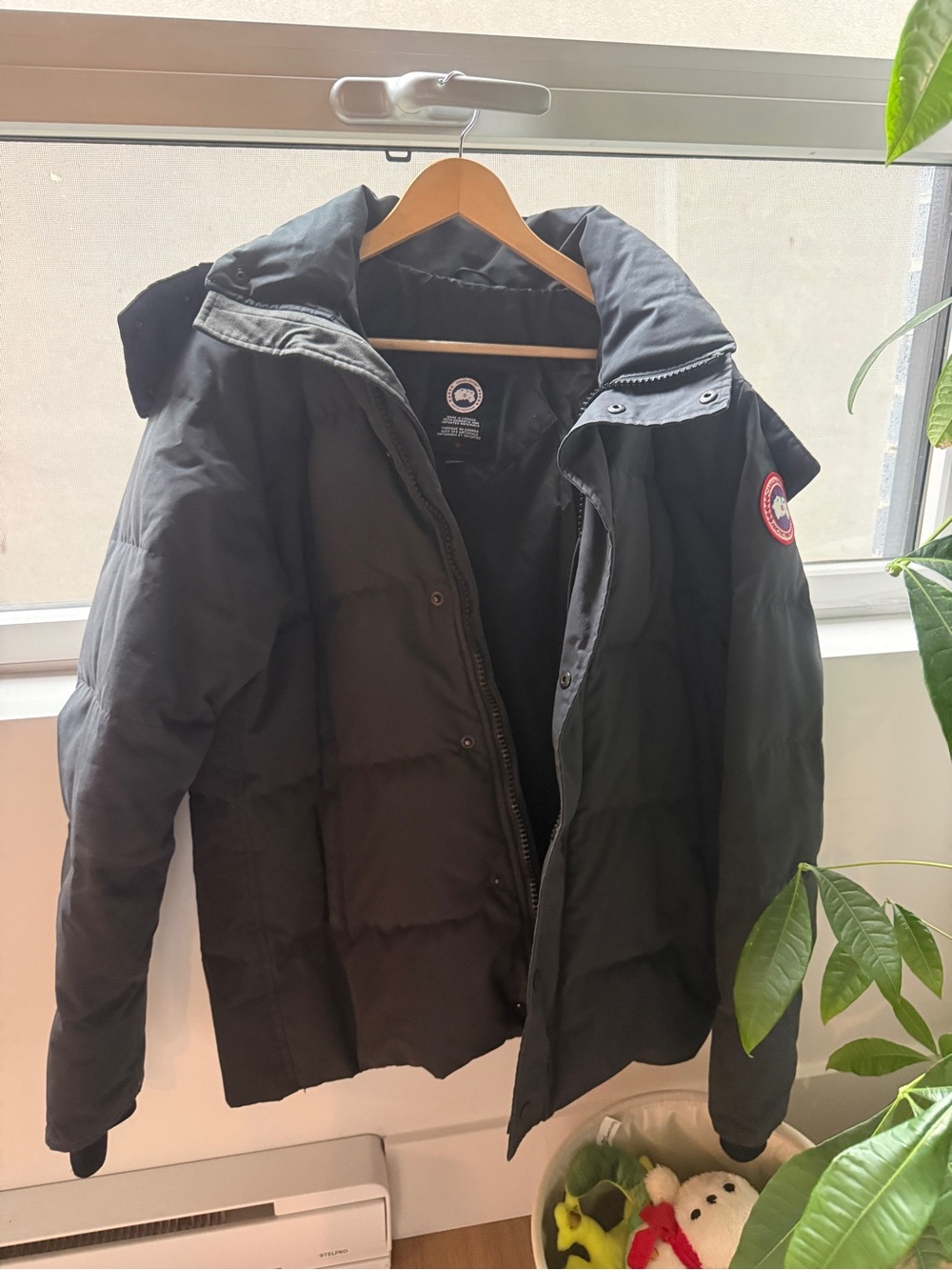 Canada Goose Men's Black Puffer Jacket with Logo Patch